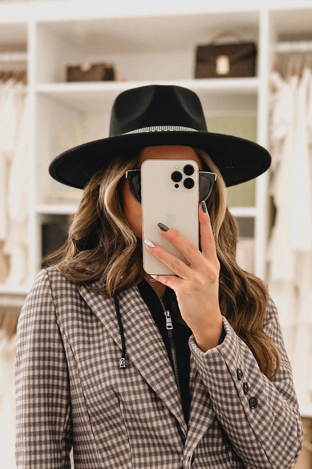 Carefree & Cool Chevron Banded Wide Brim Hat (Black)