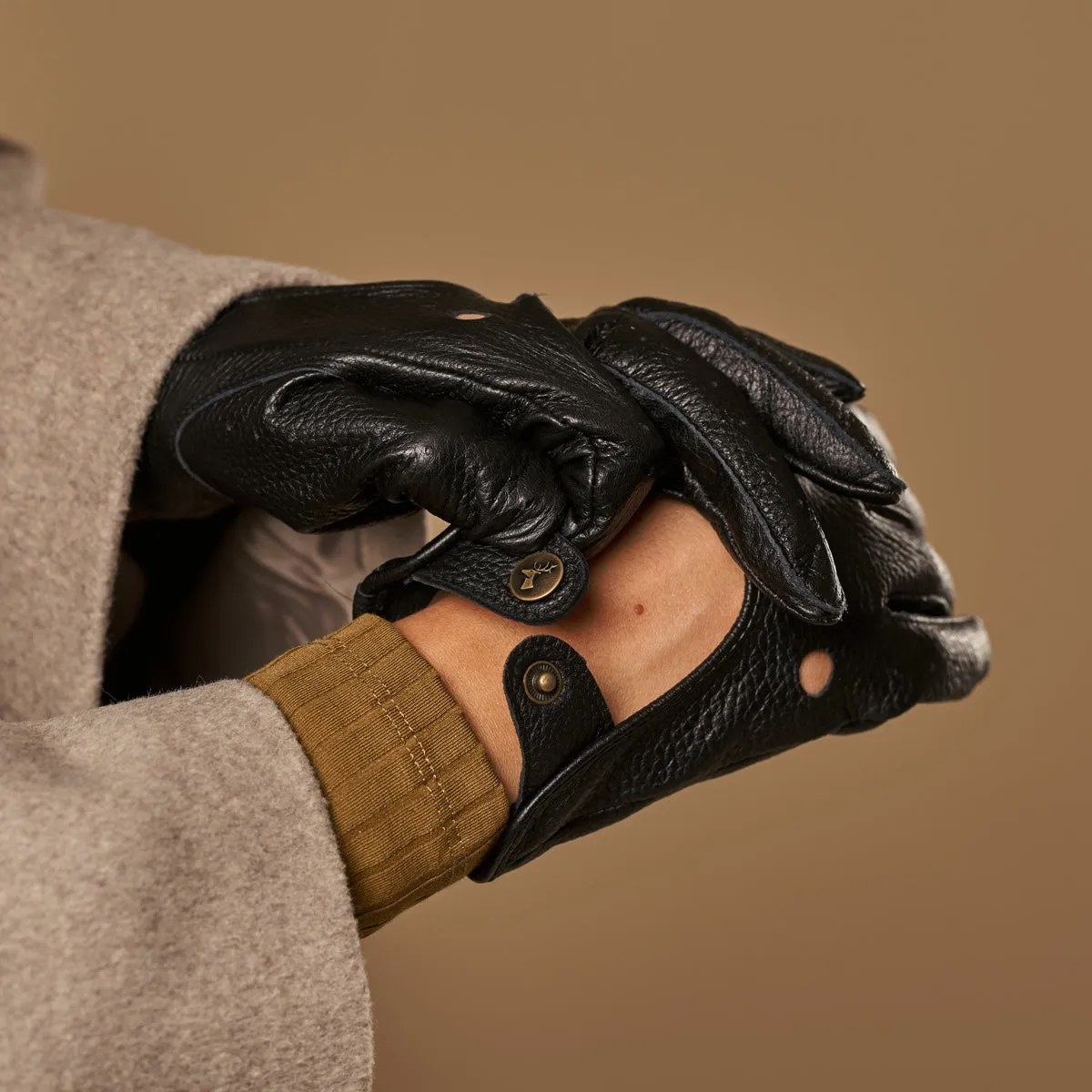 Marley (black) – luxurious driving gloves made of American deerskin leather