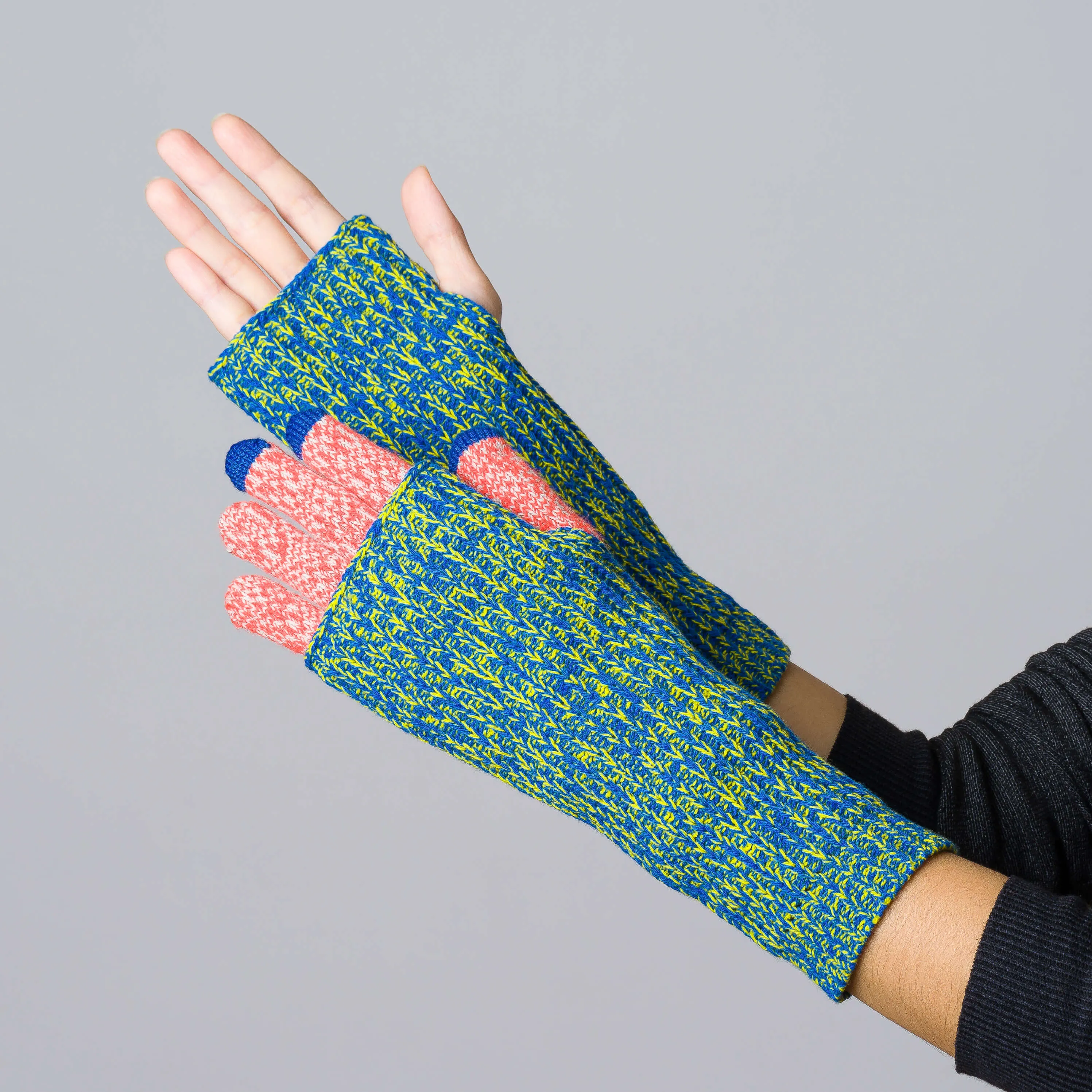 Static Swatch 2-in-1 Armwarmer Gloves